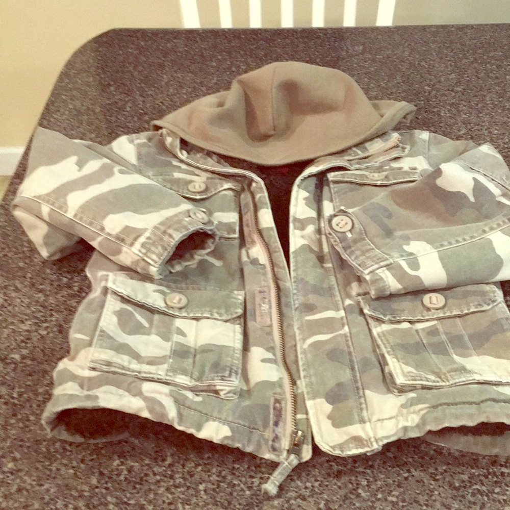 Camouflage Coat for Boy Sz 6/7, very warm